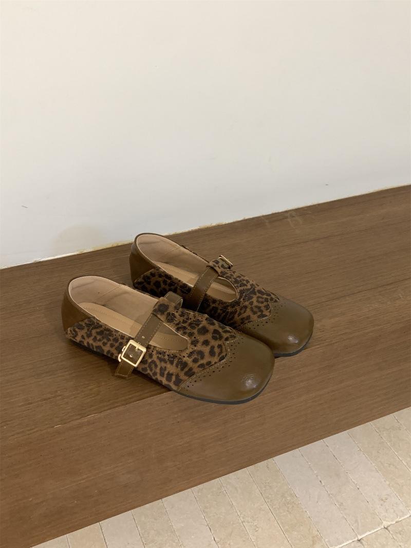 

Ретро туфли Мэри Джейн с квадратным носком, с пряжкой, маленькие кожаные туфли на плоской подошве, женские, осень 2025, новая корейская версия студенческих туфель 39 цветной печати леопарда