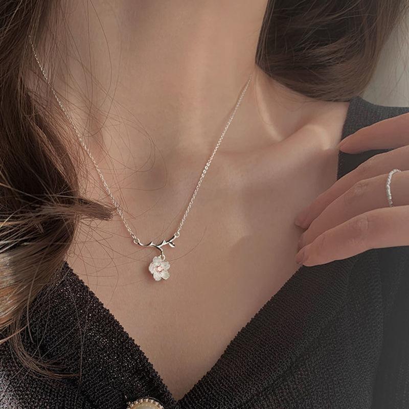 Delicate New Fashion Branches Flowers Necklace for Women Pendant Elegant Jewelry