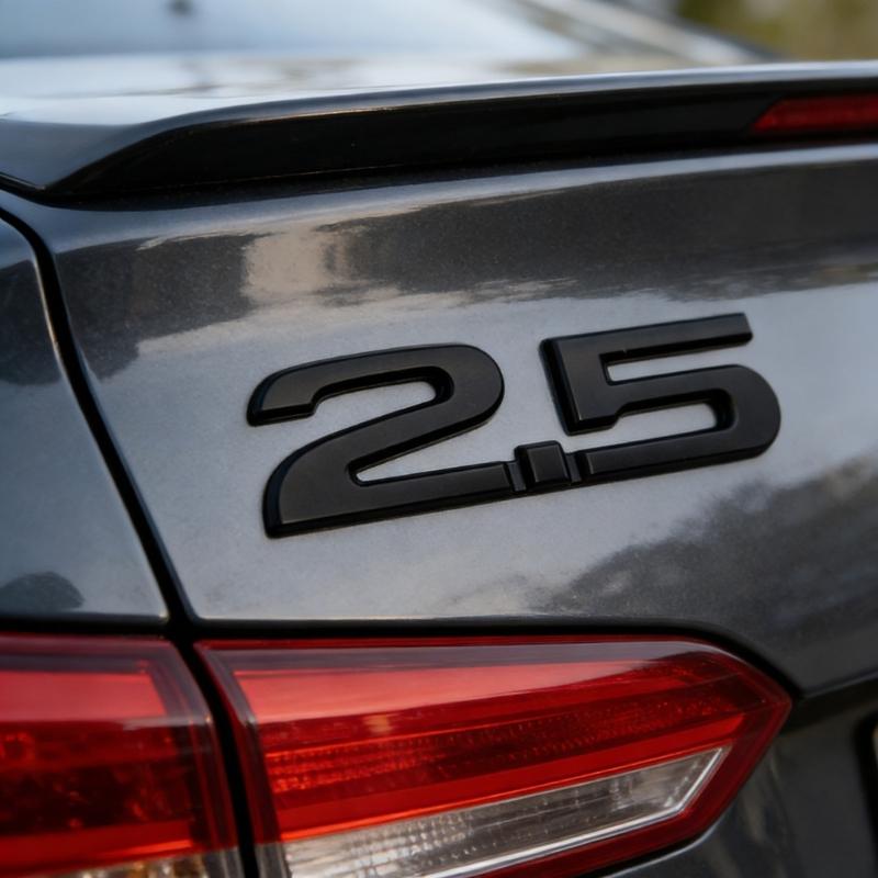 Auto Emblem Plakette Aufkleber 3D ABS 2.0 2.5 Geformter Aufkleber Kotflügel Emblem Heckklappe Plakette Aufkleber Auto Zubehör