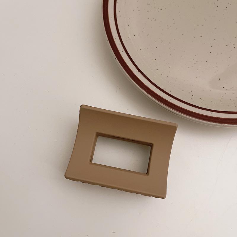 Elegant Autumn/Winter Milk Tea Coffee Hair Clips - Chic Hair Claws for a Celebrity Look