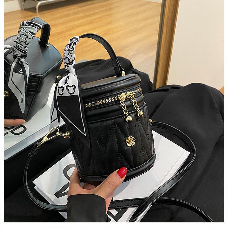 

Сумка-ведро ромбовидной формы женская летняя новая трендовая сумка через плечо универсальная с высоким чувством стиля сумка-мессенджер сумочка чёрный