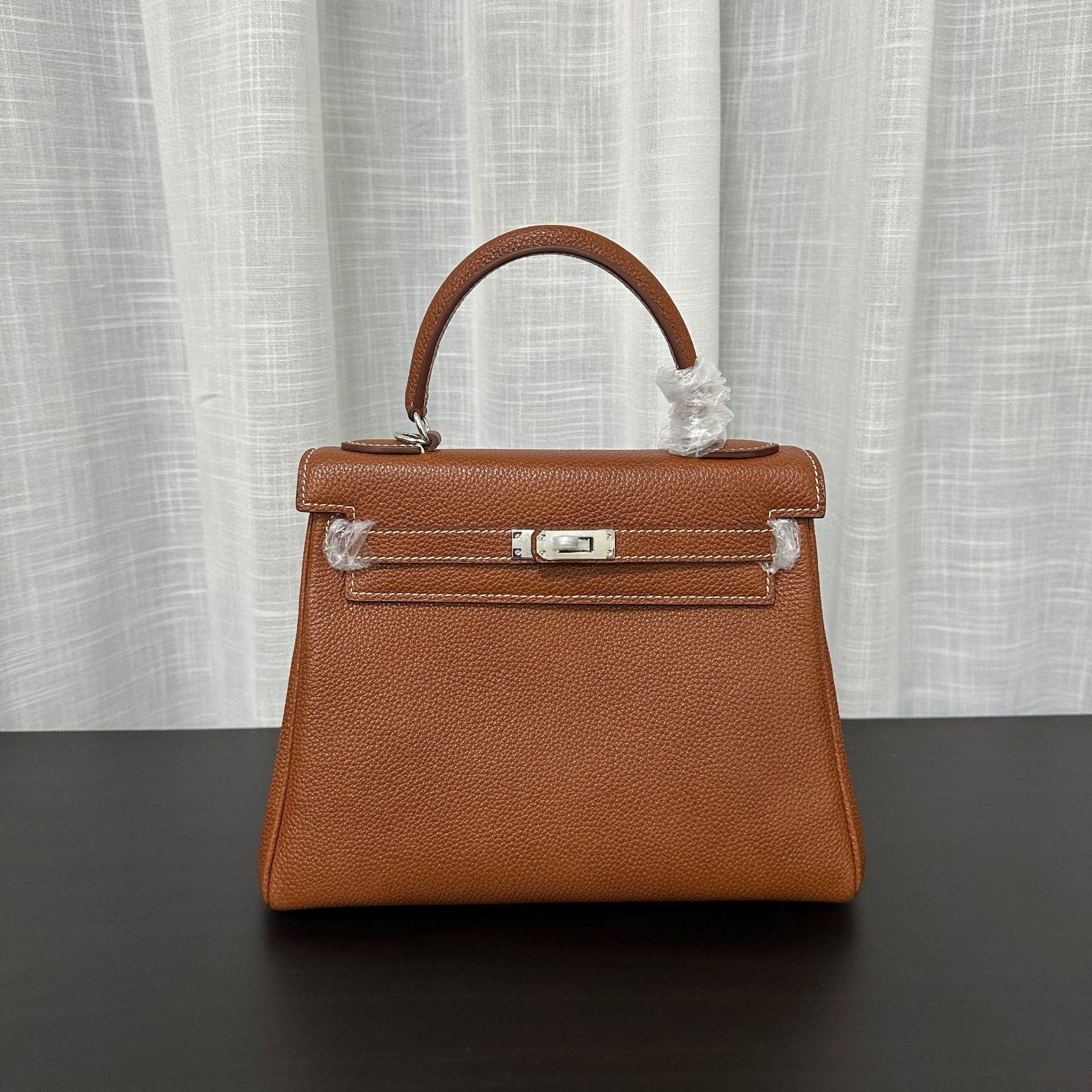 

Шкіряна шкіряна широка сумка на плечі Fubaoma Високоякісна жіноча сумка великої місткості 100 Велика шкіряна сумка через плече на одне плече 25x10x18cm коричневий