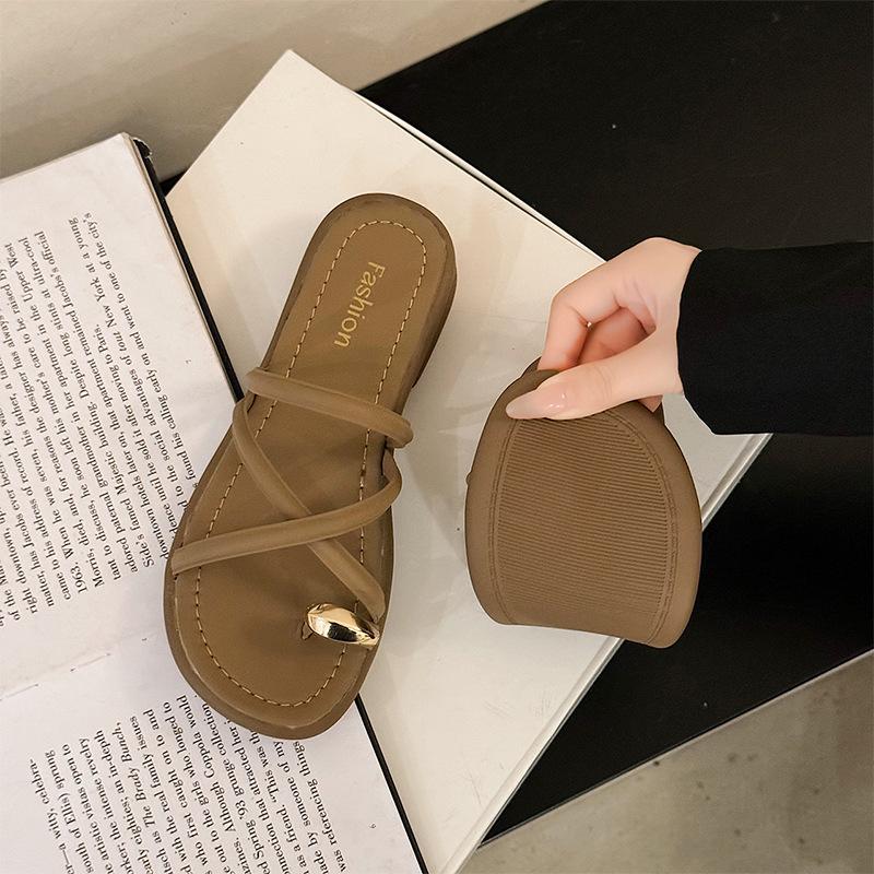 Set of Toe Cool Slippers Women's Summer New Fashion Versatile Retro Seaside Beach Sandals Women