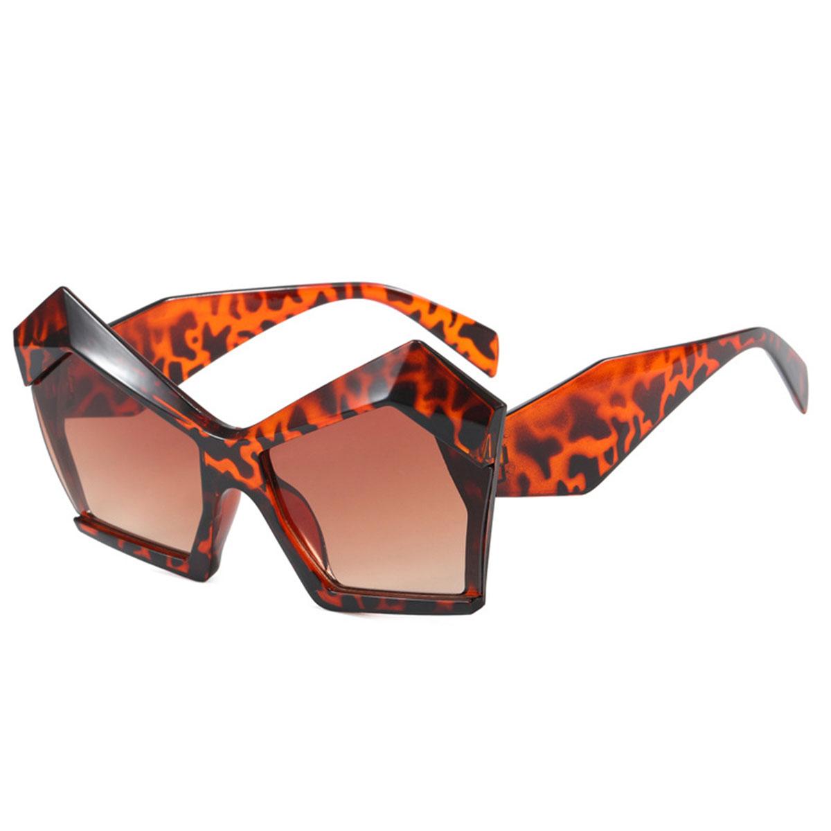 

Солнцезащитные очки в большой полигональной оправе «кошачий глаз». Женские солнцезащитные очки увеличенного размера. Солнцезащитные очки с защитой от солнца, подчеркивающие индивидуальность. леопардовый