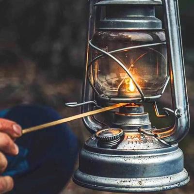 Metal Kerosene Lantern Vintage Oil Burning Lantern  Hurricane Table Lamps with Handle for Camping Home Hiking Patio