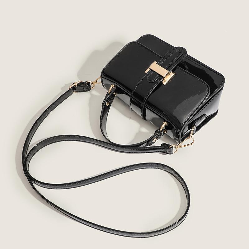 Niche versatile portable small square bag women's 2025 new fashion glossy shoulder messenger bag simple commuter small square bag