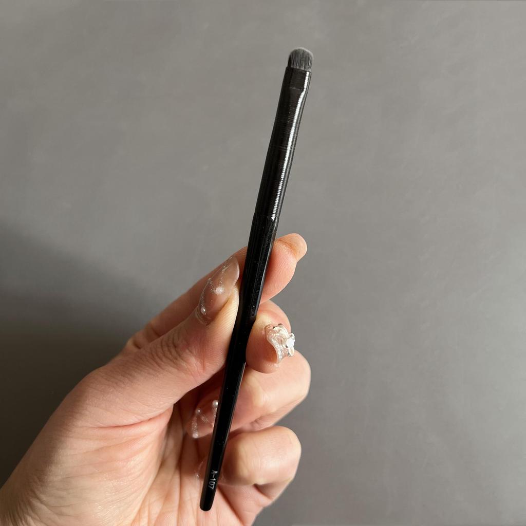 Kleines rundes Lidschatten-, Nasenkontur- und Highlight-Pinselset mit abgeschrägtem Konturpinsel