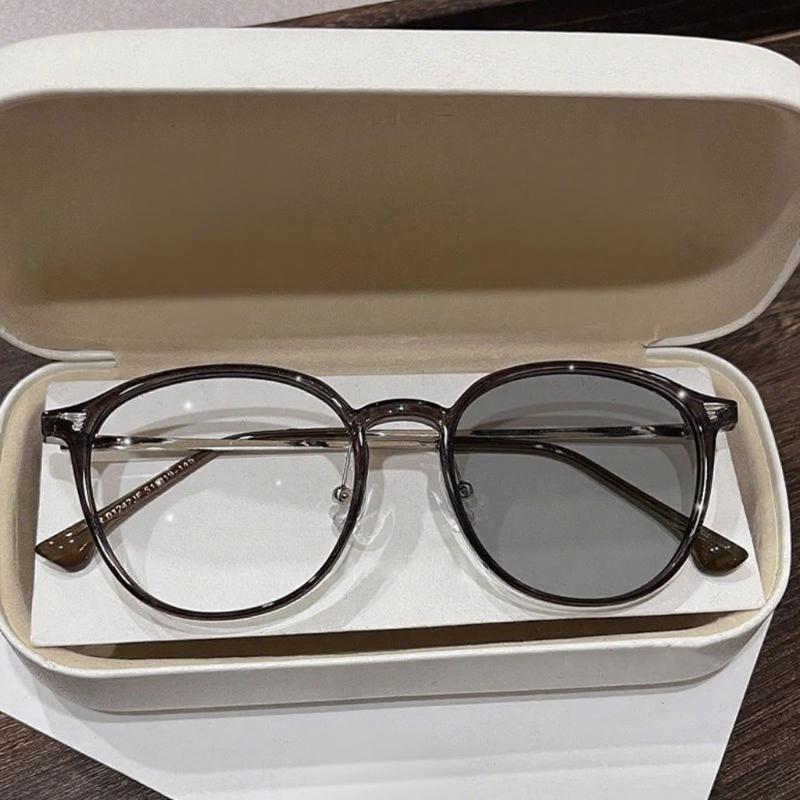 Fashionable Large Frame Circular Photochromic Myopia Glasses Men's and Women's Retro High-definition Anti Blue Light Glasses