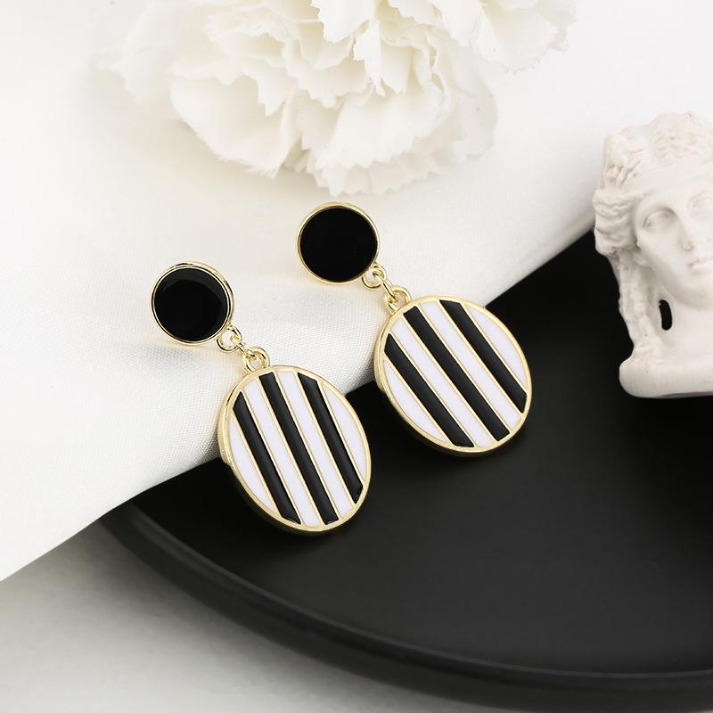 Black & White Striped Round Dangle Earrings - Korean Fashion, Versatile, High-End Jewelry