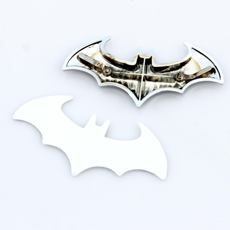Badge métallique 3D en forme de chauve-souris de dessin animé, emblème de voiture, logo de voiture, autocollant de queue pour moto, accessoires en plastique et ABS Badge métallique 3D en forme de chauve-souris de dessin animé, emblème de voiture, logo de voiture, autocollant de queue pour moto, accessoires en plastique et ABS