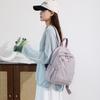 Leichter Nylon-Rucksack mit Reißverschlusstasche vorne Seitentaschen Verstellbare Träger Lässiger Tagesrucksack für Damen für den täglichen Gebrauch und Reisen