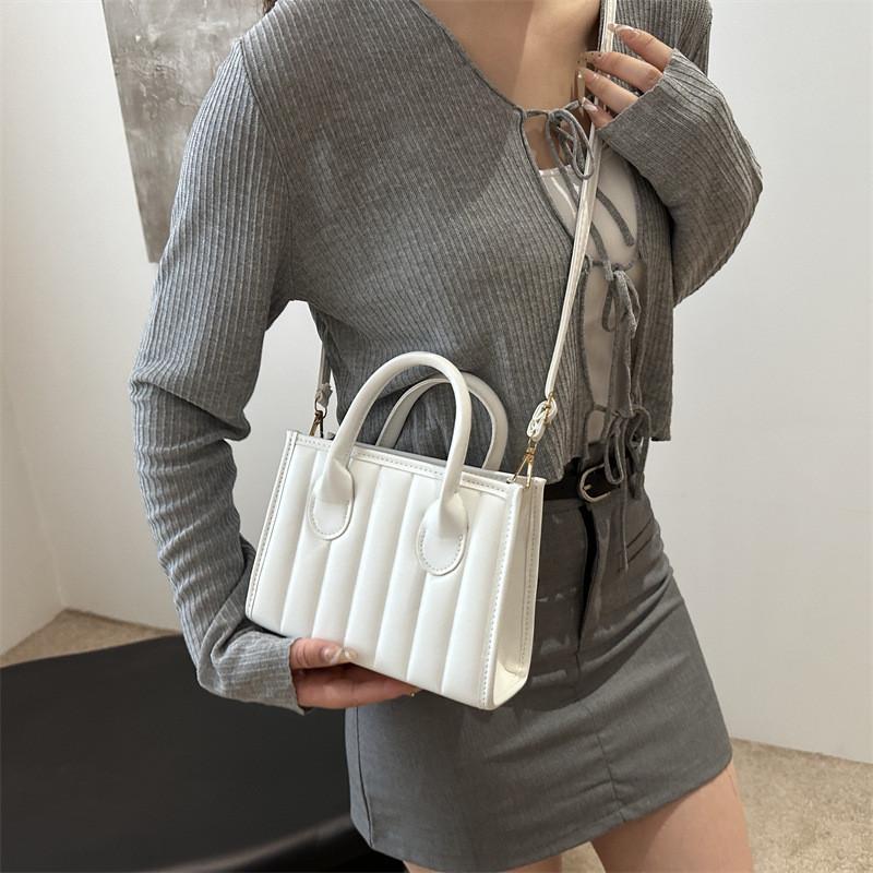 Chic And Versatile Small Square Handbag For Women Perfect For Autumn And Winter