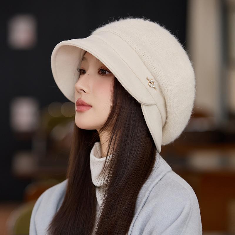 Autumn and Winter New Versatile Metal Logo Beret Casual Windproof Pleated Painter Hat British Style Warm Hat Women