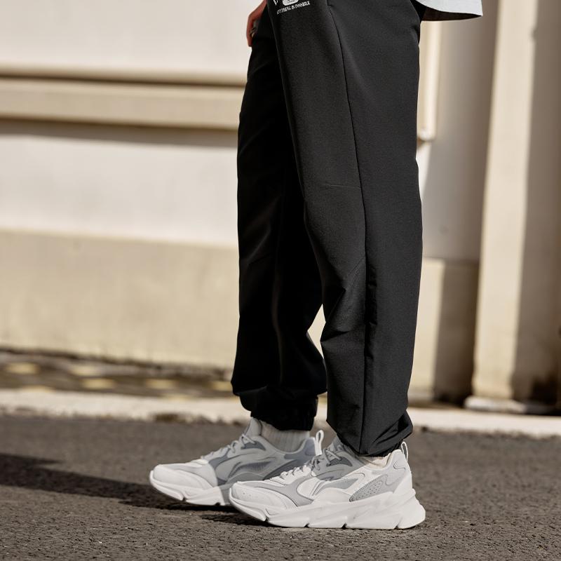 Li-Ning Sports Lifestyle Series Letter Logo Printed Tapered Woven Knit Joggers Men Joggers Black AYKU609-3