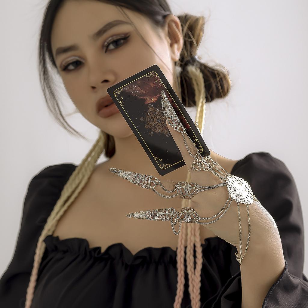 1pcs Gothic Halloween Metal Finger Chain Gloves Spiked Fringe Back Hand Bracelet for Women Punk Rock Jewelry Gift