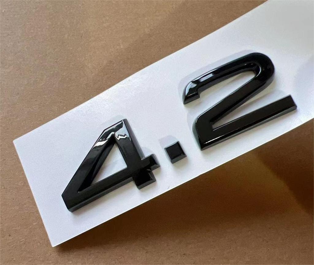 1X ABS Chrom Glänzend Schwarz 2.4 3.2 4.2 Buchstaben Auto Kofferraum Emblem Abzeichen Aufkleber Für A4 B7 TT Q5 Q7 A6 S6 S5 S4 RS5 Zubehör
