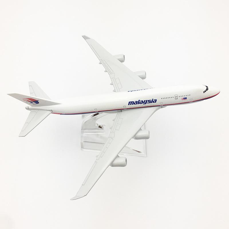 Model Plane 16CM 1:400 Scale 747 Alloy Metal Aircraft Model Malaysia airlines B747 With Aircraft Stand Collectible Gift Display