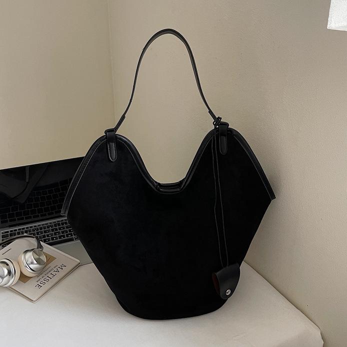 

Women s Large-Capacity Retro Shoulder Tote - High-Value Autumn Fashion for Commuting чорний