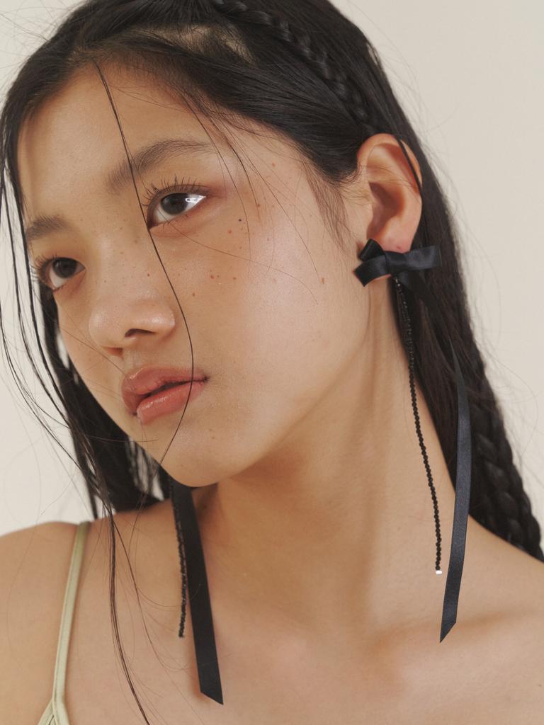 Love Me Monster Long Long Love Ribbon Earrings_Bk