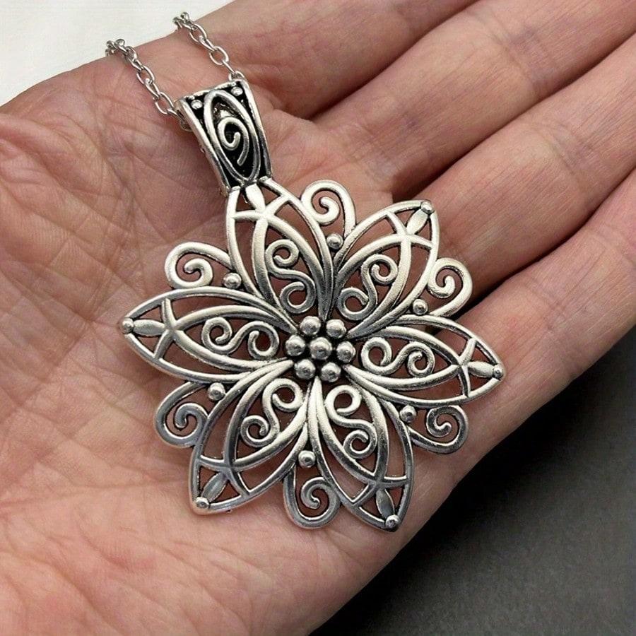 

Винтажное полое ожерелье с подвеской в виде большого цветка, цепочка для свитера, цветочный дизайн, модное ретро ожерелье для мужчин и женщин, аксессуары для матери, жены, сестры