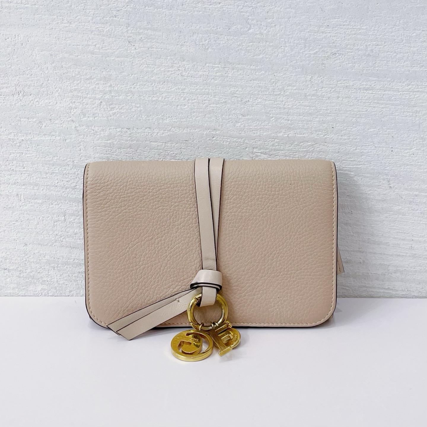 [Pre-Owned] Alphabet Pink Leather Wallet With Gold Hardware - Very Good #B7N5BR ONE SIZE