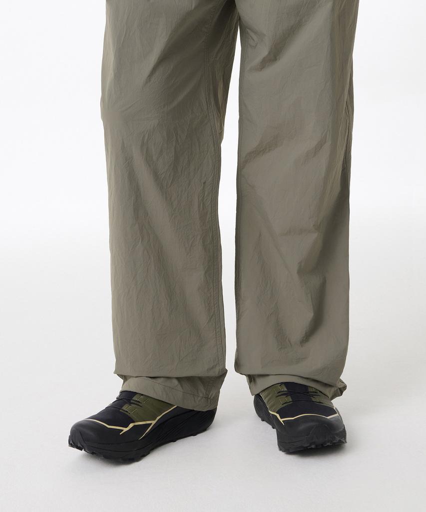 MUSINSA STANDARD Nylon Crease One-Tuck Wide Elastic Pants [Dusty Khaki]