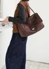 Damen Matte Rindsleder Tote - Große Crossbody Schultertasche, Echtes Leder, Vielseitig für Herbst/Winter 2026, Retro-Stil.