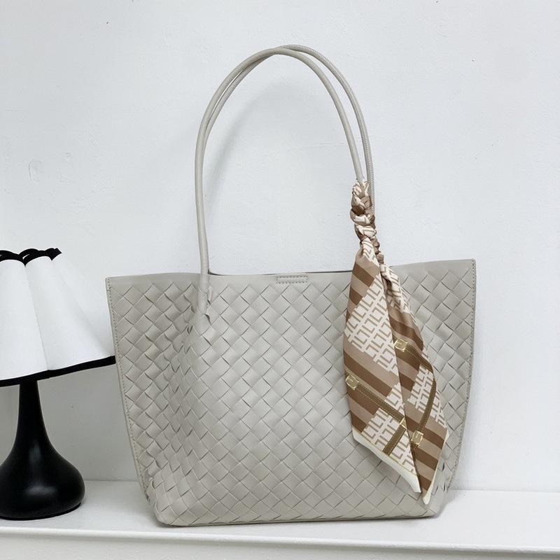 2026 New Leather Women's Bag Woven Tote Bucket Bag Shopping Bag Large Capacity Shoulder Lower Bag