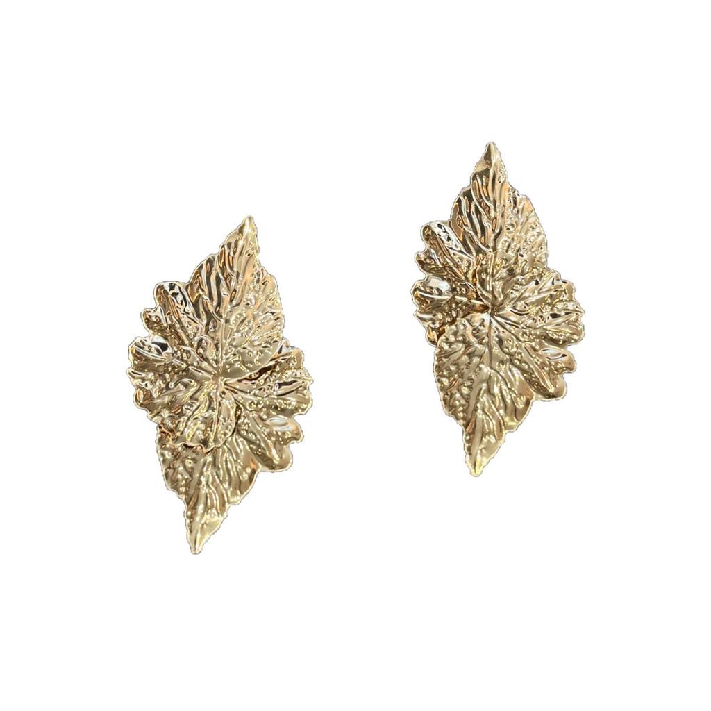 Trendy Women's Pleated Leaf Earrings: European-American Style with Bold, Three-Dimensional Design