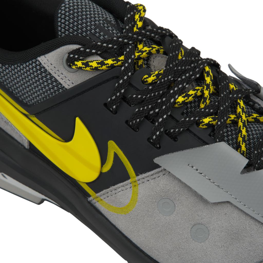 Sneakers Unisex sacai x Nike Zegamadome Argento Opaco Giallo Tour Grigio Nero HQ8618-002