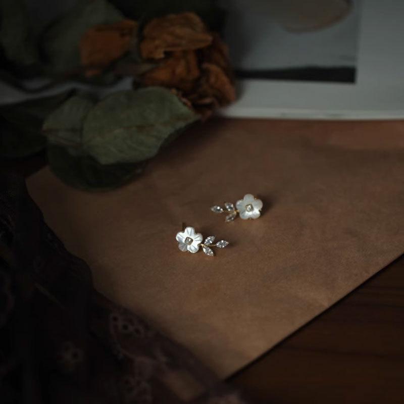 Exquisite Muschelblumen- und Blätter-Ohrringe Nischendesign High-End Kleine Ohrringe Ohrringe