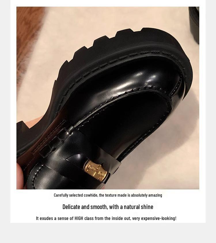 Luxurious Women's Grape Round Toe Heeled Slip-On Loafers