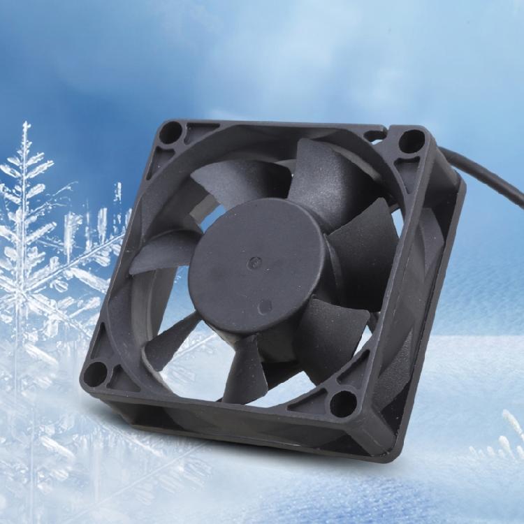 Black 7cm 7025 USB Powered Bearing Computer Case Cooling Fan 5V 2300RPM 28CFM for Router TV Box Ventilation