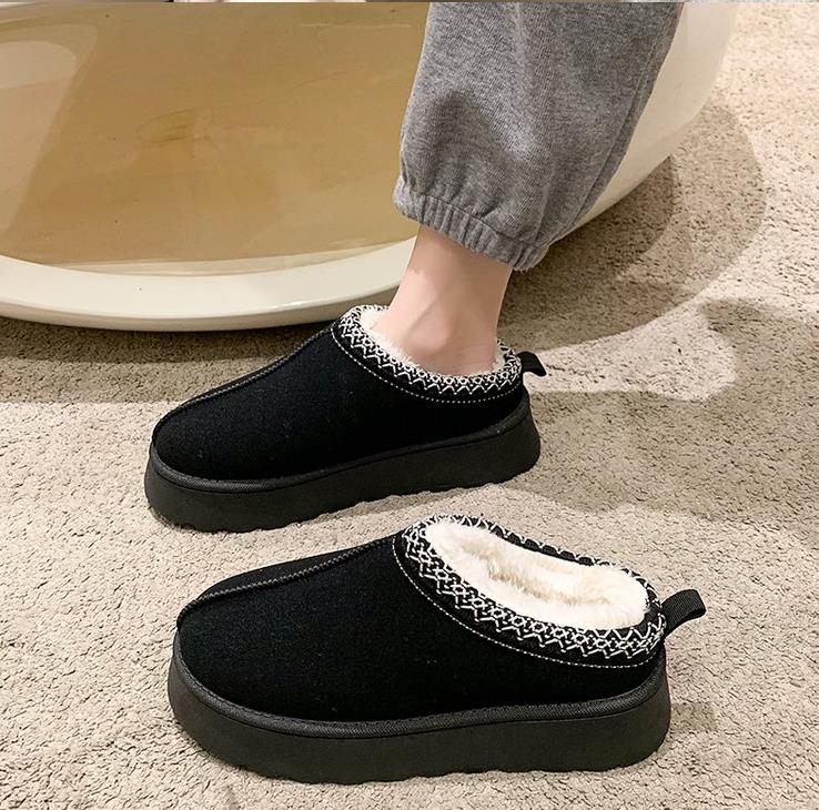 Модные женские минималистичные зимние ботинки - теплая подкладка из искусственного меха без застежек подошва на платформе для комфорта и стиля 43 чёрный 4223₽