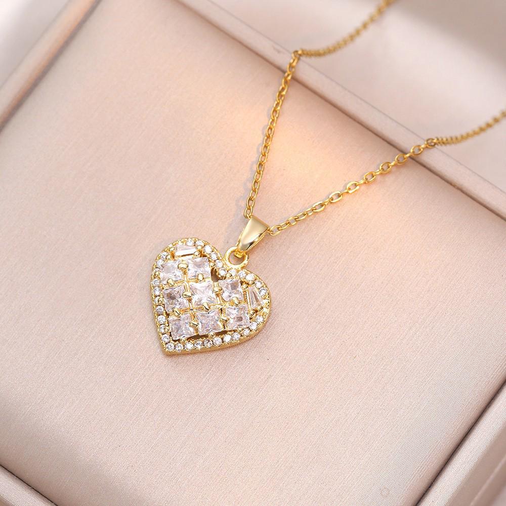 Women's Fashion Heart Pendant Necklace - Elegant, Simple Design, Versatile Clavicle Chain Jewelry