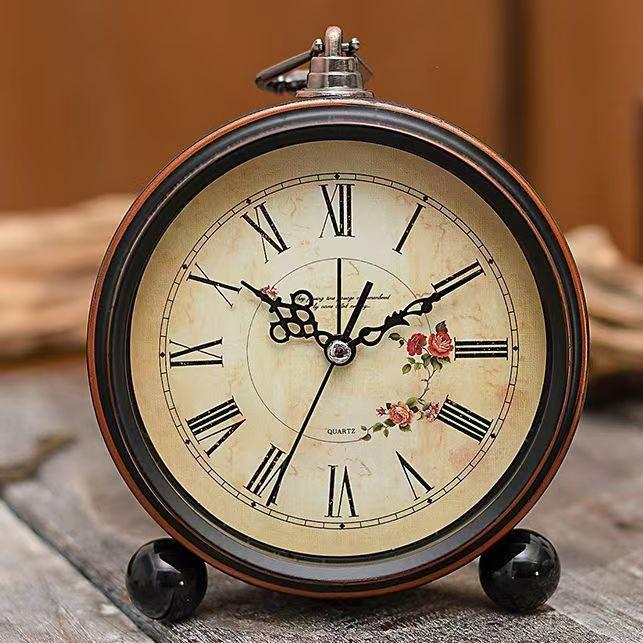 Retro Silent Alarm Clock - Vintage Desktop Decor for Bedroom or Dormitory