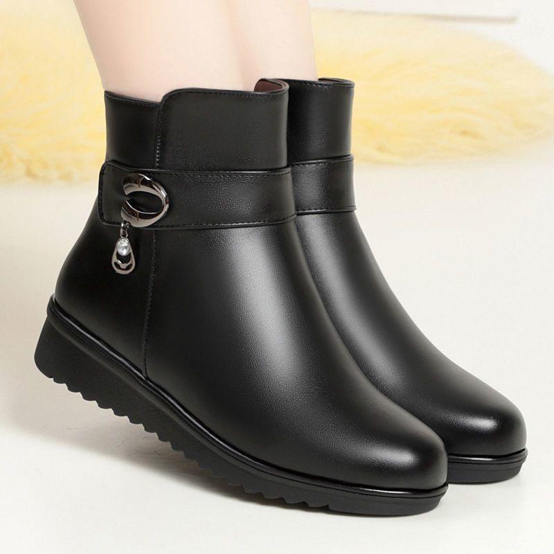 

Women s Soft Leather Ankle Boots: Winter Plush, Non-Slip, Soft Sole, Fur-Lined for Middle-Aged & Elderly Comfort 38