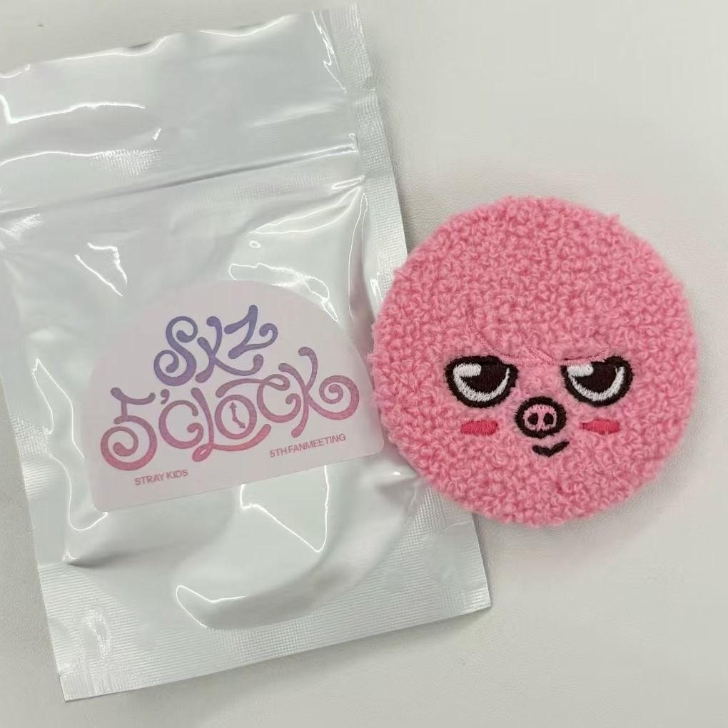 

Значок SKZOO SECRET BOUCLE CAN - SKZ 5 CLOCK Changbin