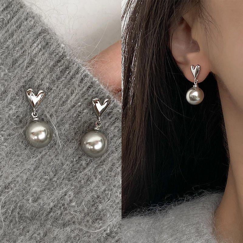 Silver-Gray Heart-Shaped Pearl Stud Earrings for Women - S925 Silver Needle, Small, Versatile, Cool Temperament, Perfect for Daily Commute.