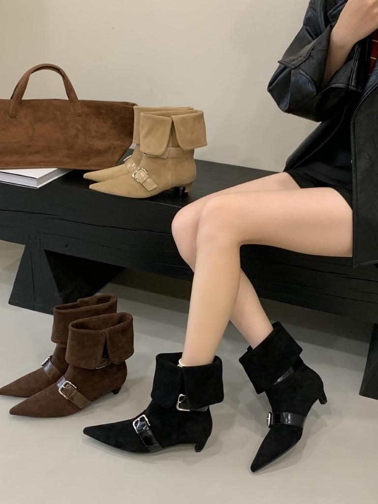 2025 höst och vinter Europeisk och amerikansk ny nischdesign retro franska korta stövlar spetsiga westernstövlar medelhöga stövlar damstövlar