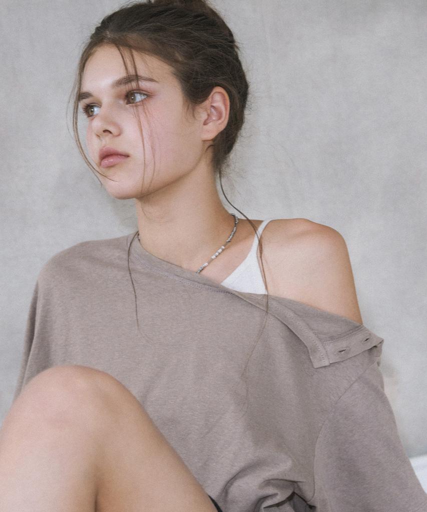 Kiyamo Relaxed Cotton One-Shoulder Tee _Ash Brown