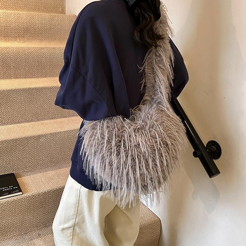 2025 autumn and winter new heart-shaped wool bag plush casual fashion style large capacity simple shoulder tote bag 35217 серый 2490₽
