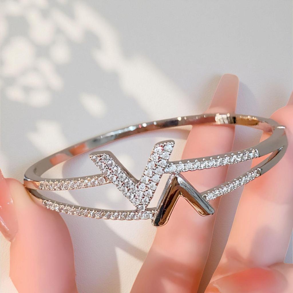 Elegant Zirconia Bamboo Bracelet: Gold-Plated Copper for a Sophisticated Touch
