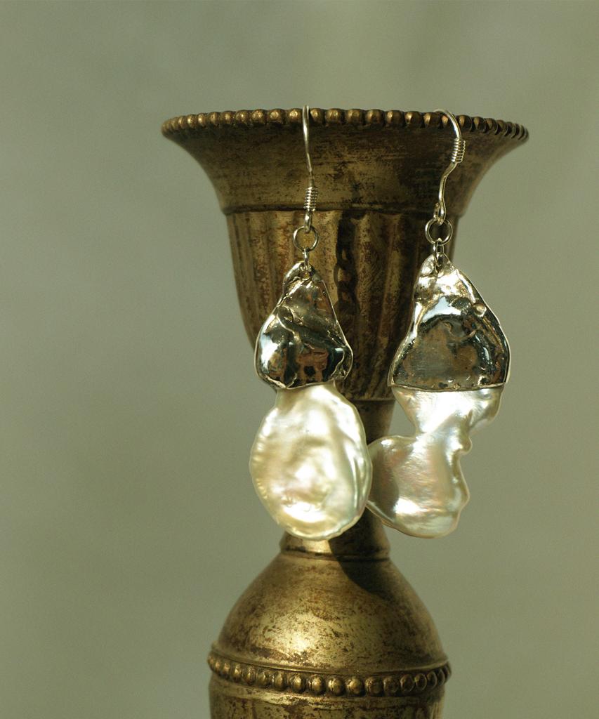 Bizarre Jewelry Pearl Earrings _S