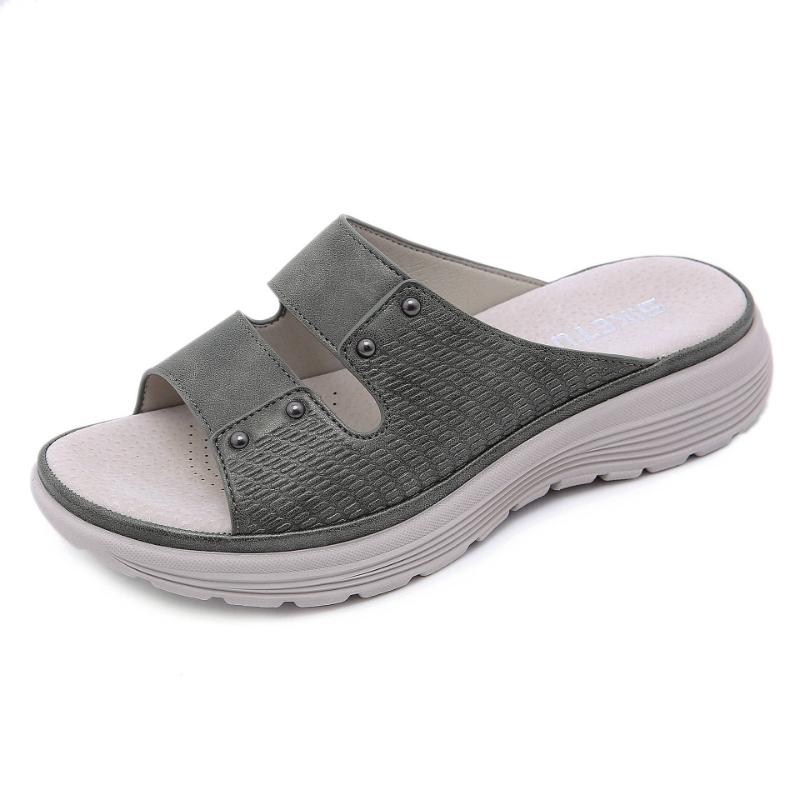 

Genuine Leather Sandals For Women Simple Rivets And Sporty Style Large-Size Slippers Women Light And Comfortable Outside Wear 36