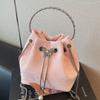 Нишевая дизайнерская сумка женская 2025 новая летняя модная портативная сумка-ведро, универсальная сумка-мессенджер на цепочке для通勤