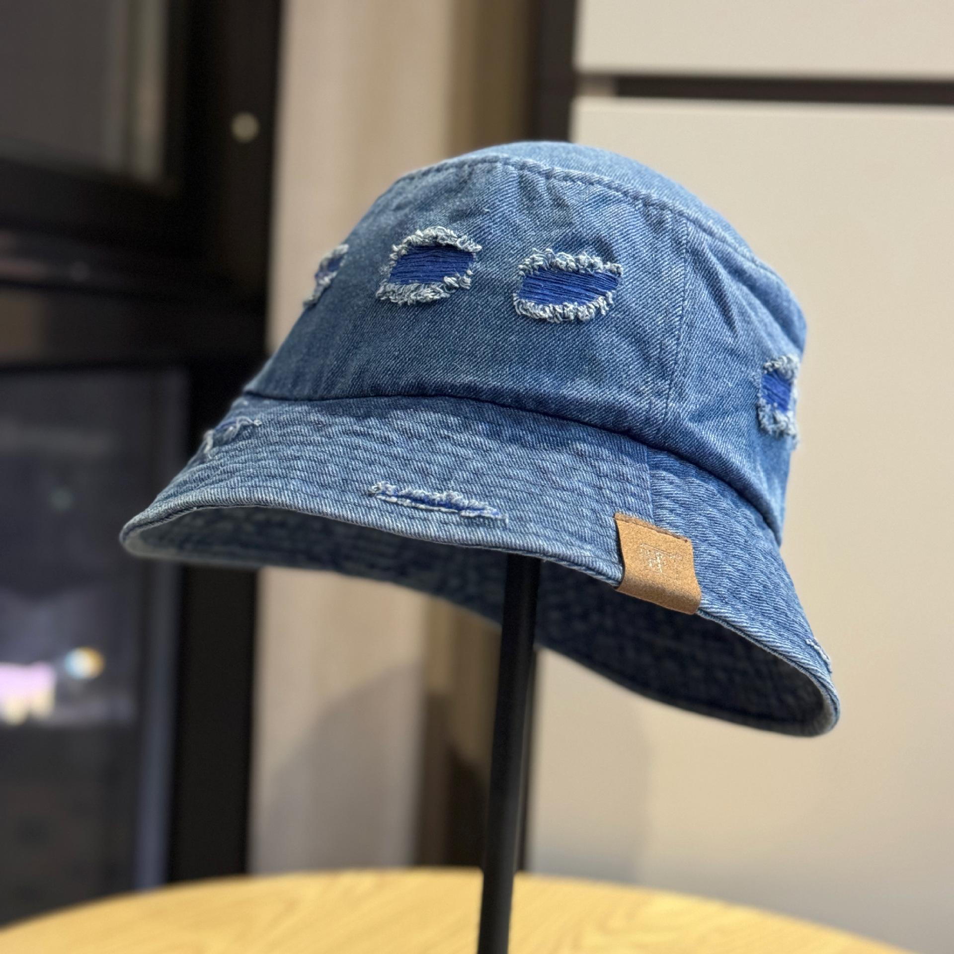

Unique retro ripped denim fisherman hat for women, versatile casual sunshade bucket hat for spring and summer, makes the face look smaller, bucket Adult54-60Adjustable темно-синього кольору