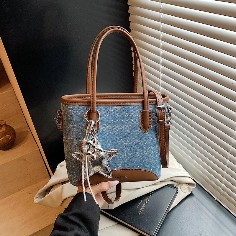 

Сегодняшние популярные сумки, новые летние нишевые джинсовые сумки через плечо, универсальные сумки-ведра для мессенджеров