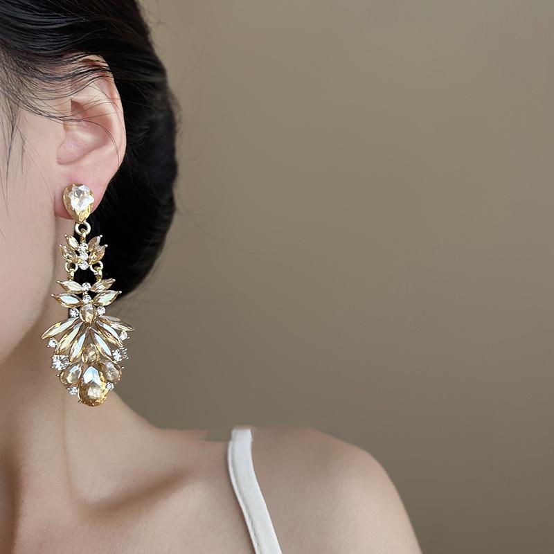 Diamond Inlaid Silver Needle Teardrop Earrings - Elegant Court-Style Jewelry with a Luxurious Touch.