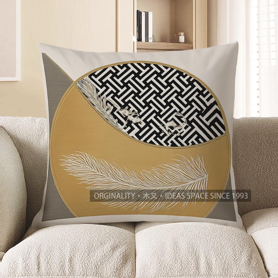 Home Decor Golden Deer Artistic Cushion Cover Decor Pattern Cushion Cover Suitable for Sofa Bedroom Car Pillow Cover